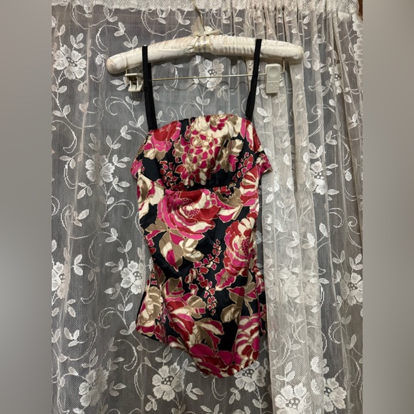 Guess Tops - Guess vintage flowered spaghetti strap shirt size xs excellent condition
